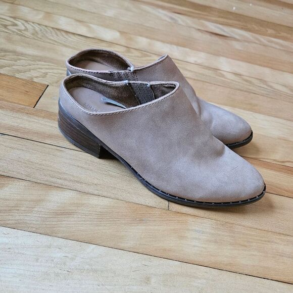 American Eagle Tan Women's Slip-On Shoes - Picture 4 of 11